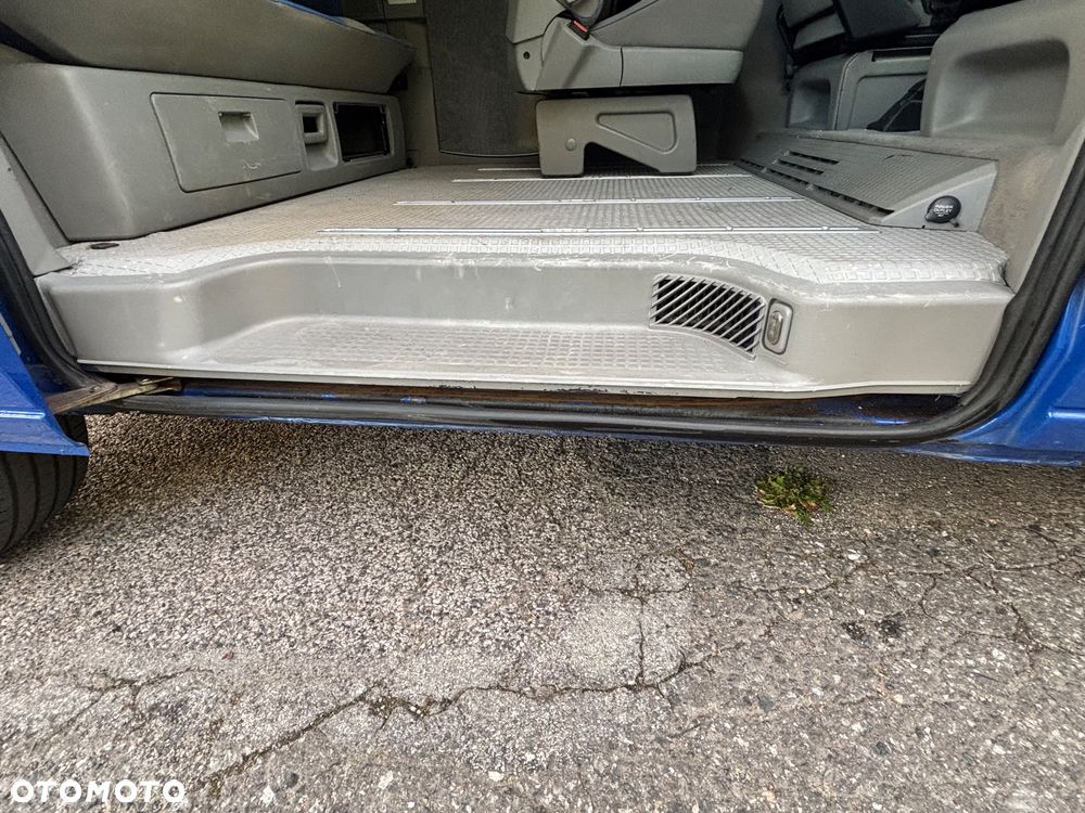 Volkswagen Multivan - 37