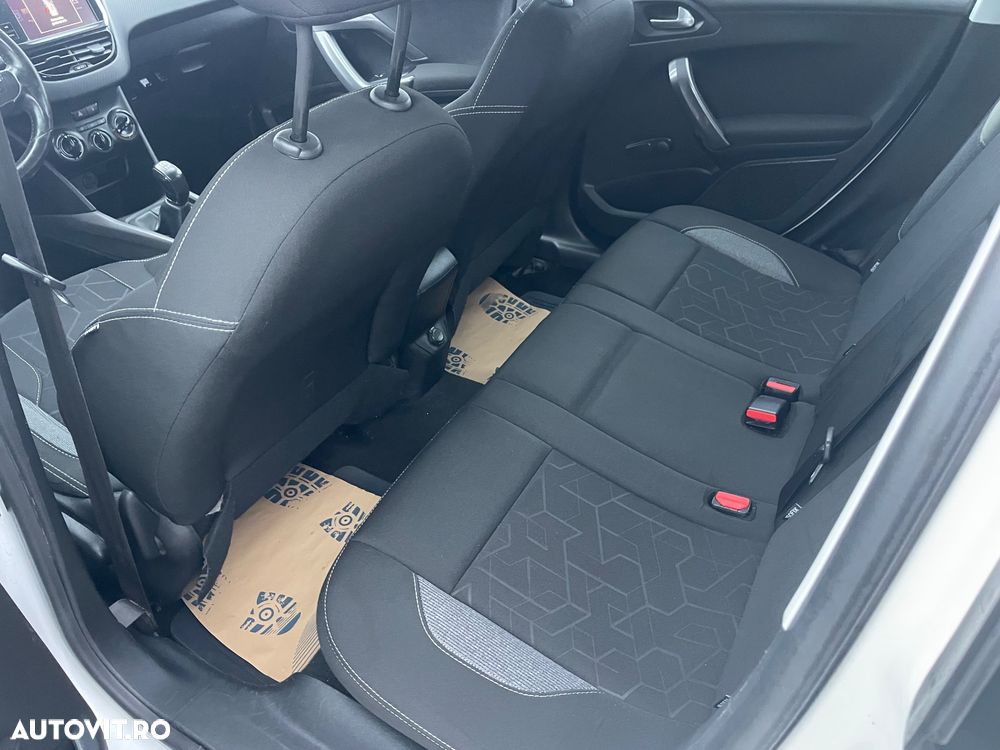 Peugeot 2008 BlueHDi 100 STOP & START Style - 9