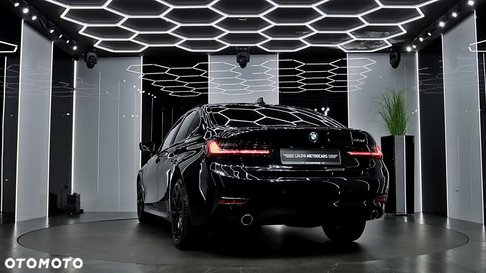 BMW Seria 3 318d M Sport - 6