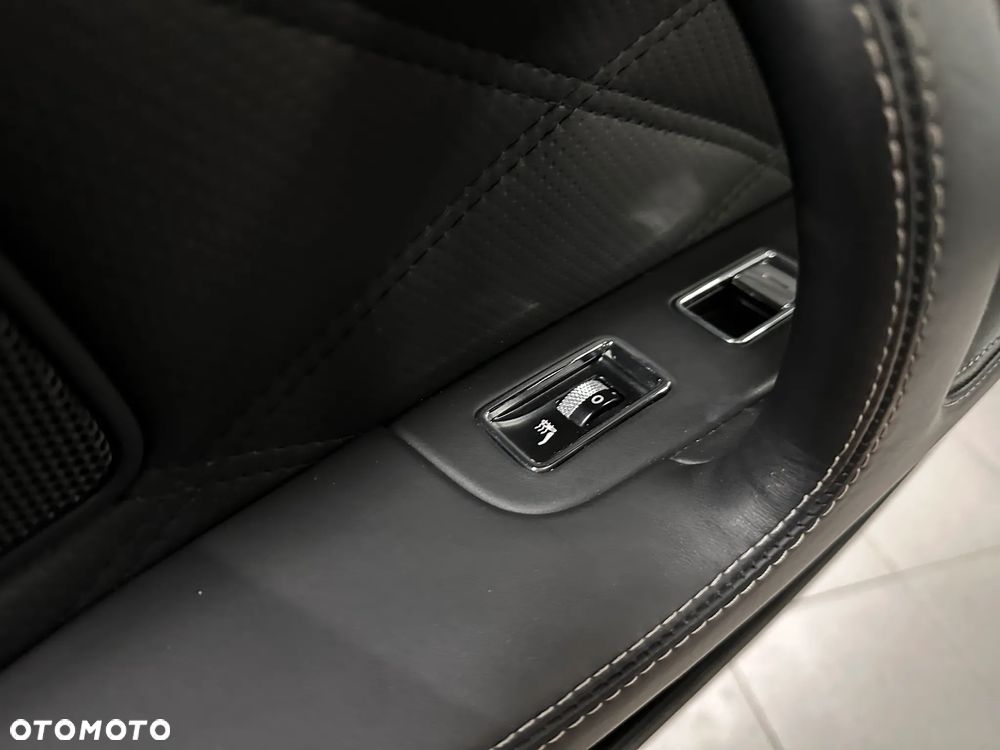 Bentley Flying Spur - 28