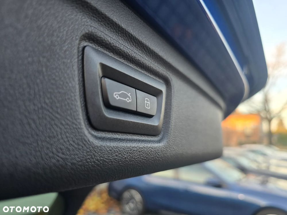 BMW Seria 3 M340i xDrive sport - 28