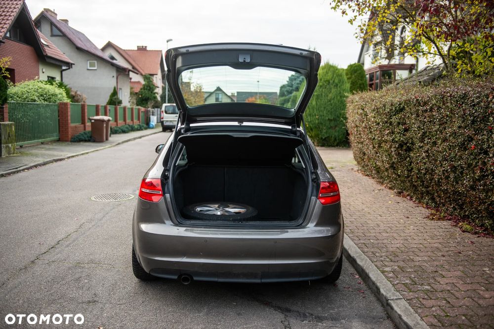 Audi A3 Sportback 1.6 TDI DPF Ambiente - 14