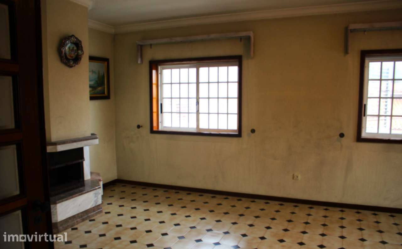 Moradia T3 com garagem, jardim e excelente localização - Grande imagem: 3/33