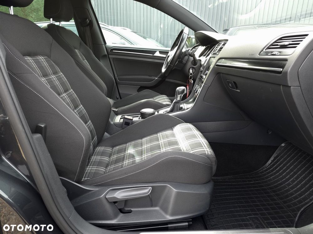 Volkswagen Golf - 19