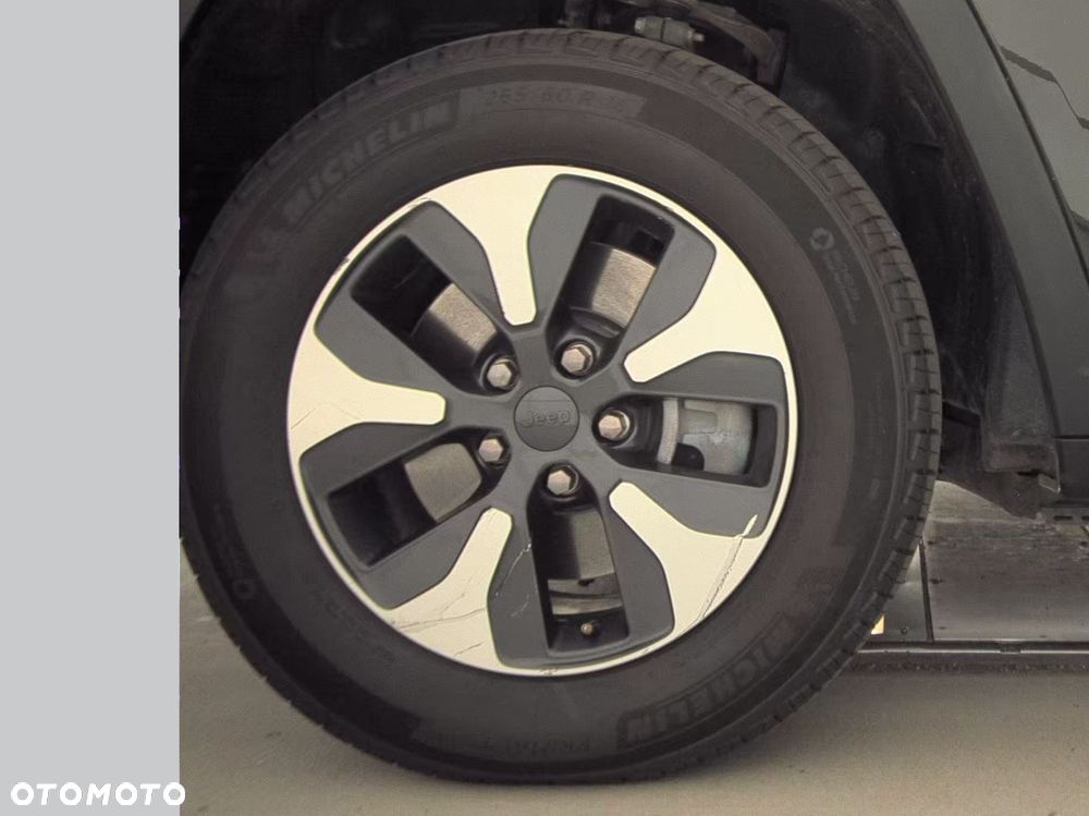 Jeep Grand Cherokee - 25