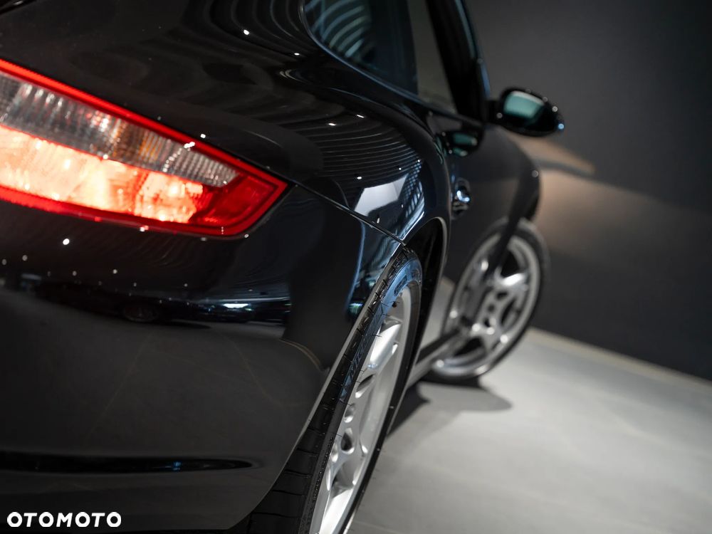 Porsche 911 Carrera 4 Tiptronic S - 17