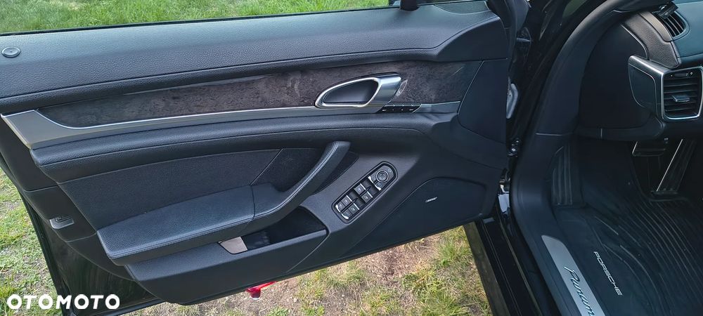 Porsche Panamera Platinum Edition PDK - 11