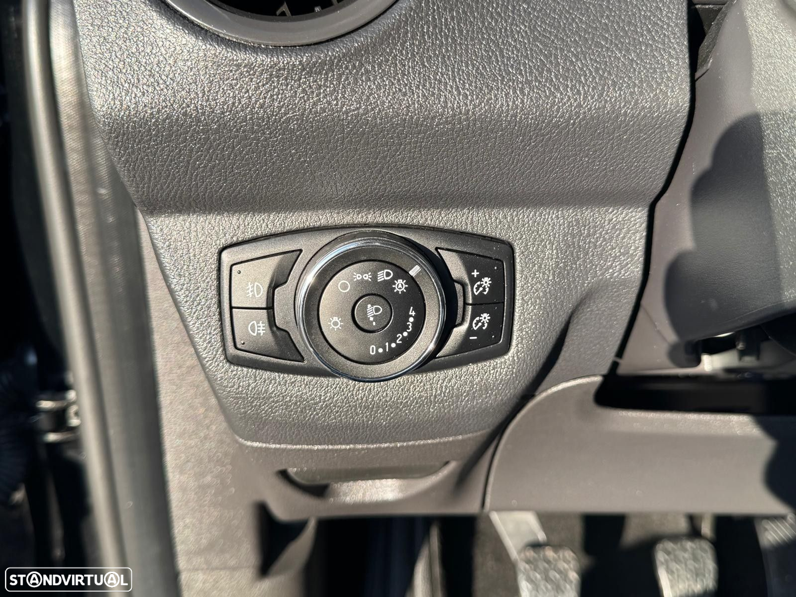 Ford Tourneo Courier 1.0 EcoBoost Titanium - 18