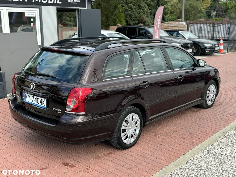 Toyota Avensis - 8