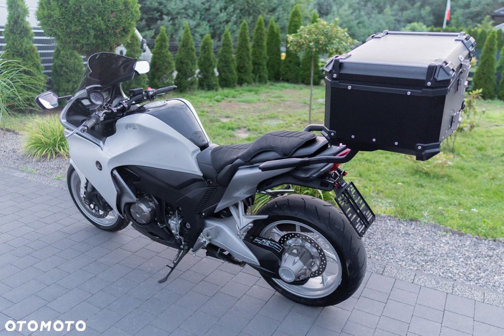 Honda VFR - 8
