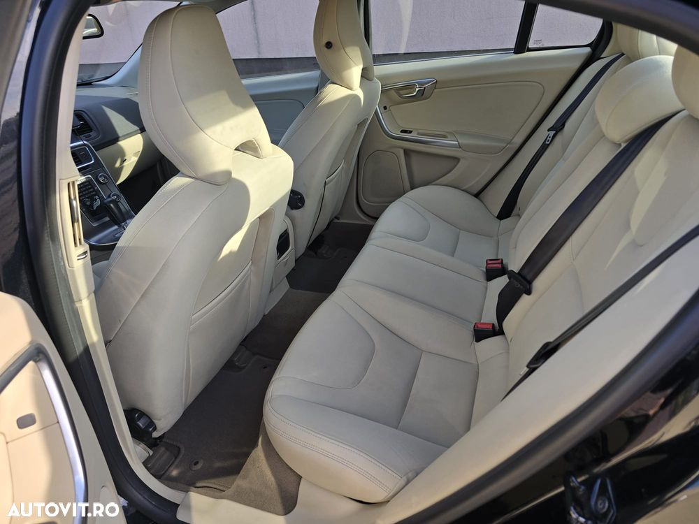 Volvo S60 D3 Geartronic Momentum - 21