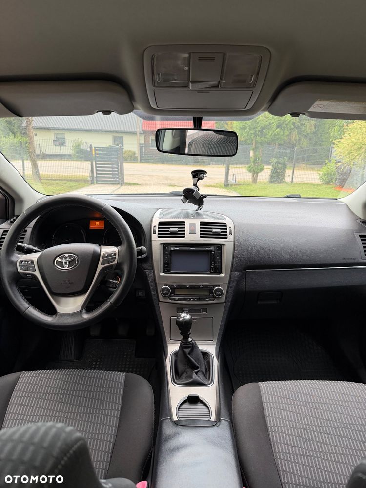 Toyota Avensis - 17