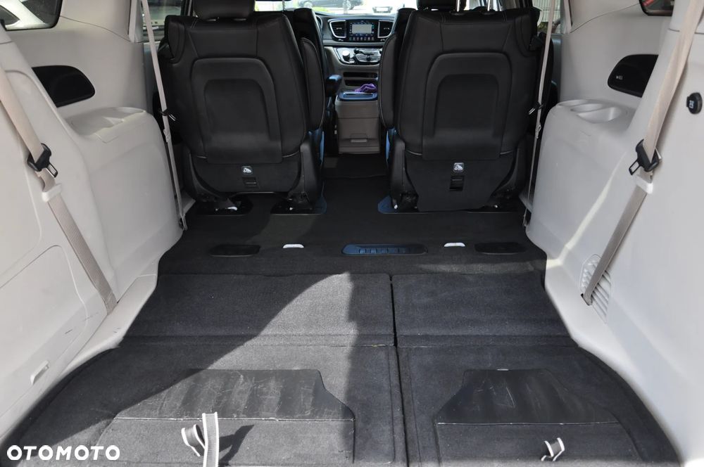 Chrysler Pacifica - 40