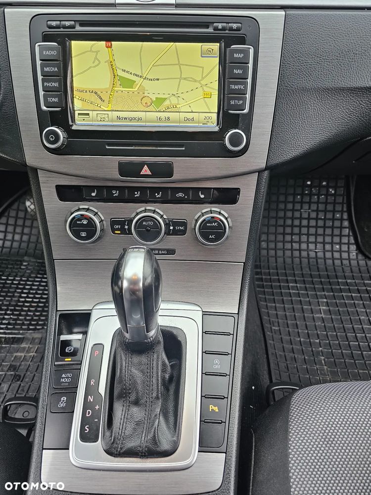 Volkswagen Passat 2.0 TDI Comfortline DSG - 10