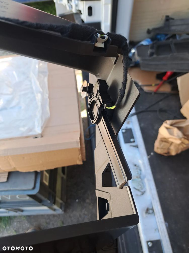 Schowek obudowa schowka prowadnica Ford Explorer VI MK-6 2407413 LB5Z-7804338-BB LB5B-S044B88-BE3ZHE LB5B-13A721-R30XD - 9