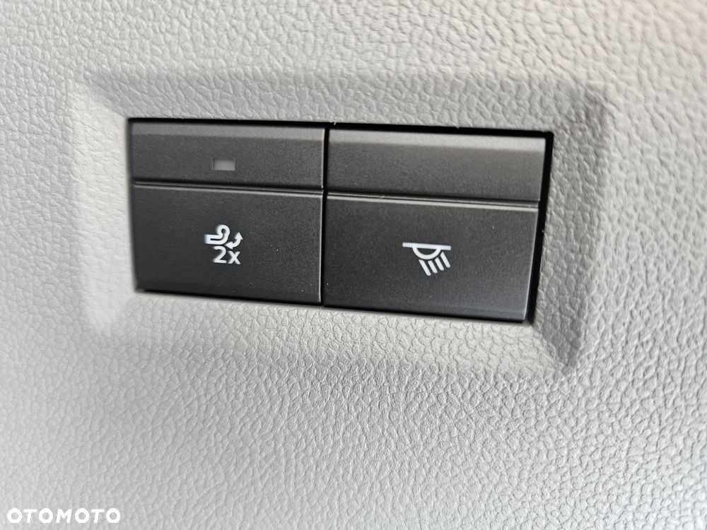 Ford Tourneo Custom - 31