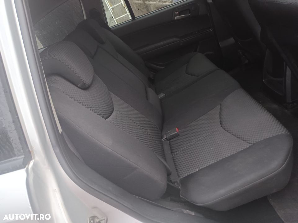 Dezmembrari  Ssangyong KYRON  2005  > 0000 2.0 Xdi 4x4 Motorina - 8