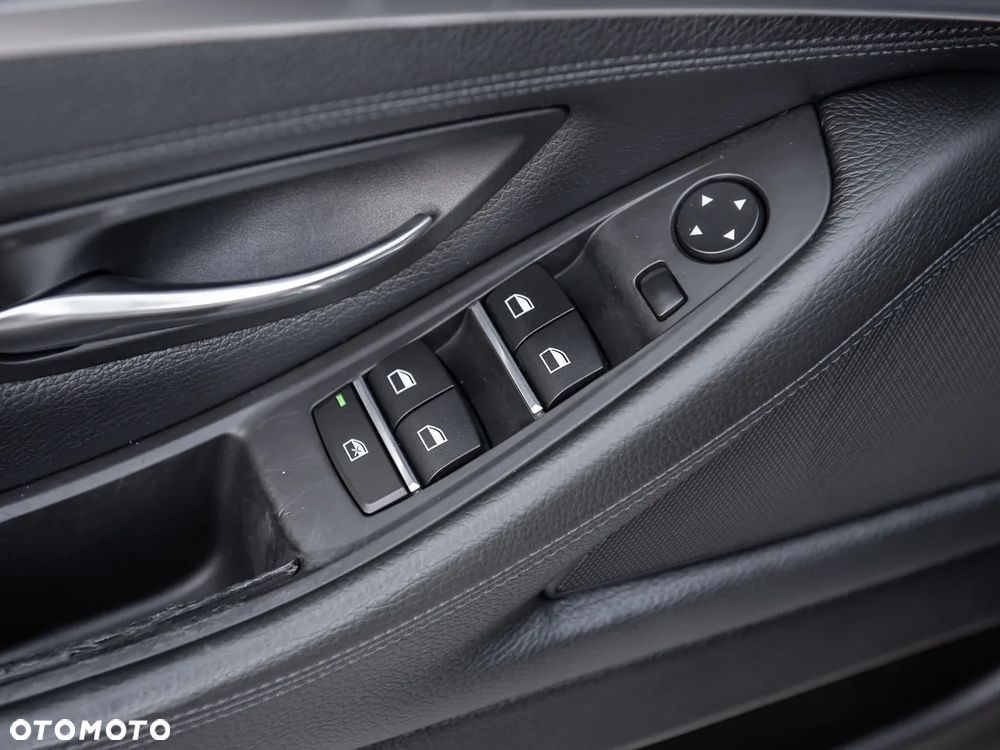BMW Seria 5 520d Luxury Line - 16