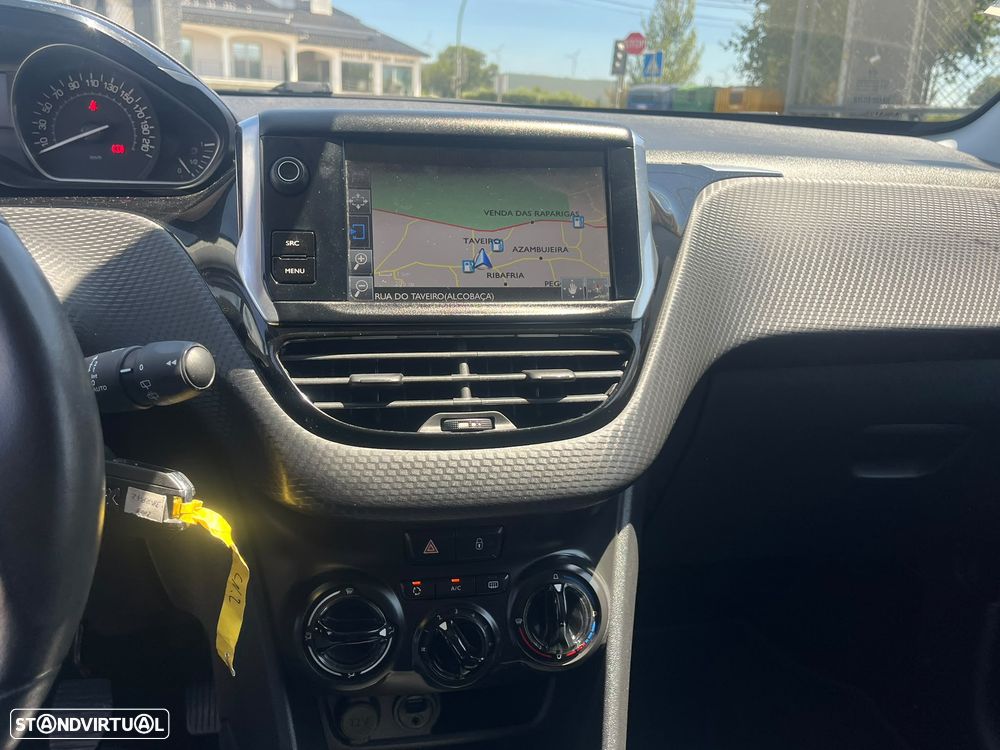 Peugeot 2008 1.6 BlueHDi Style - 28