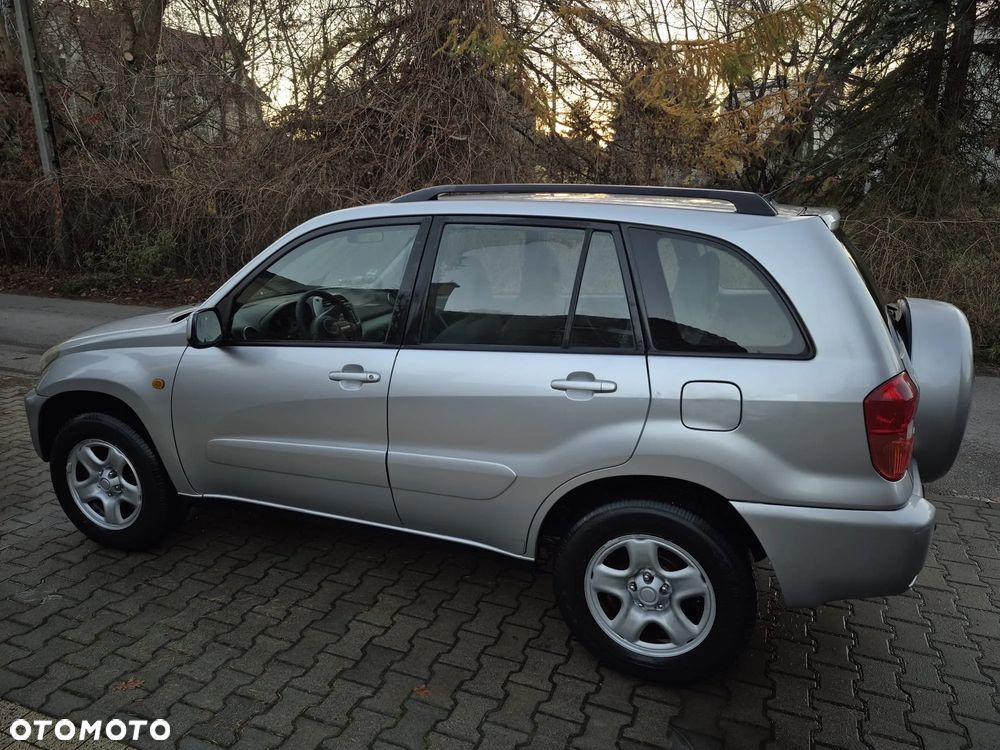 Toyota RAV4 1.8 VVT-i Luna 2WD - 3