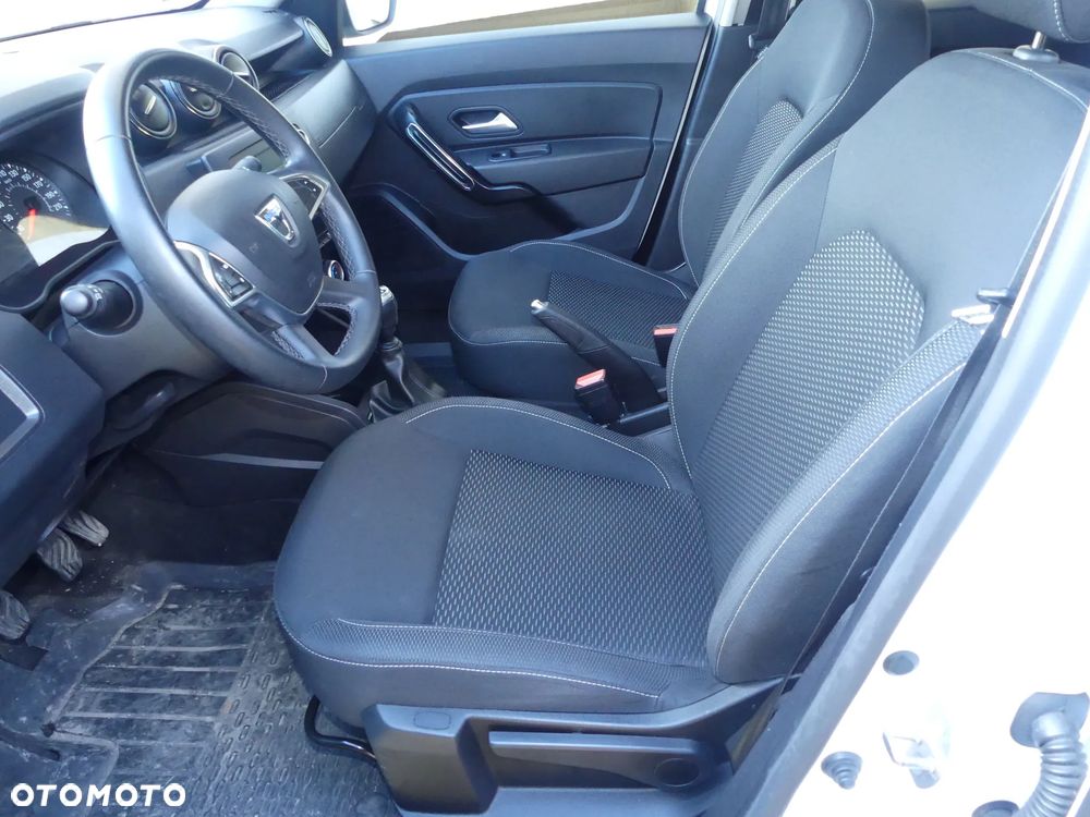 Dacia Duster 1.6 SCe Laureate S&S - 6