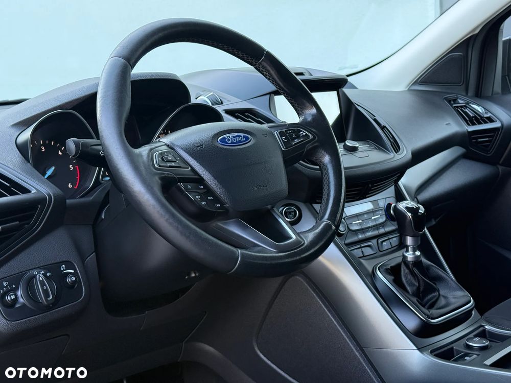Ford Kuga - 25