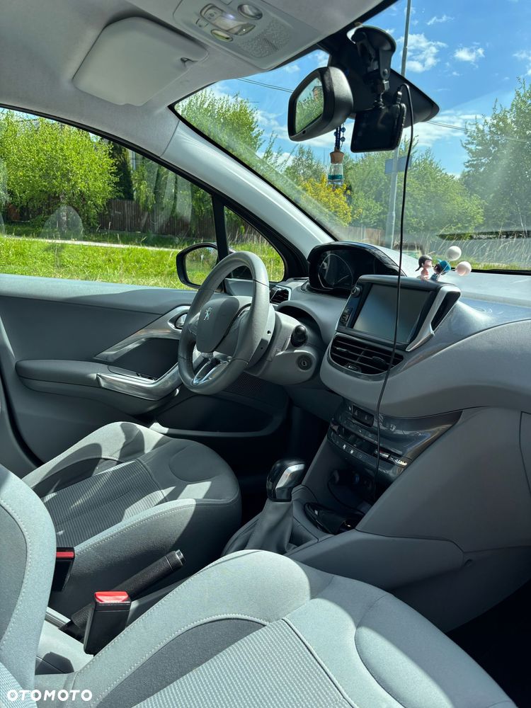 Peugeot 208 - 10
