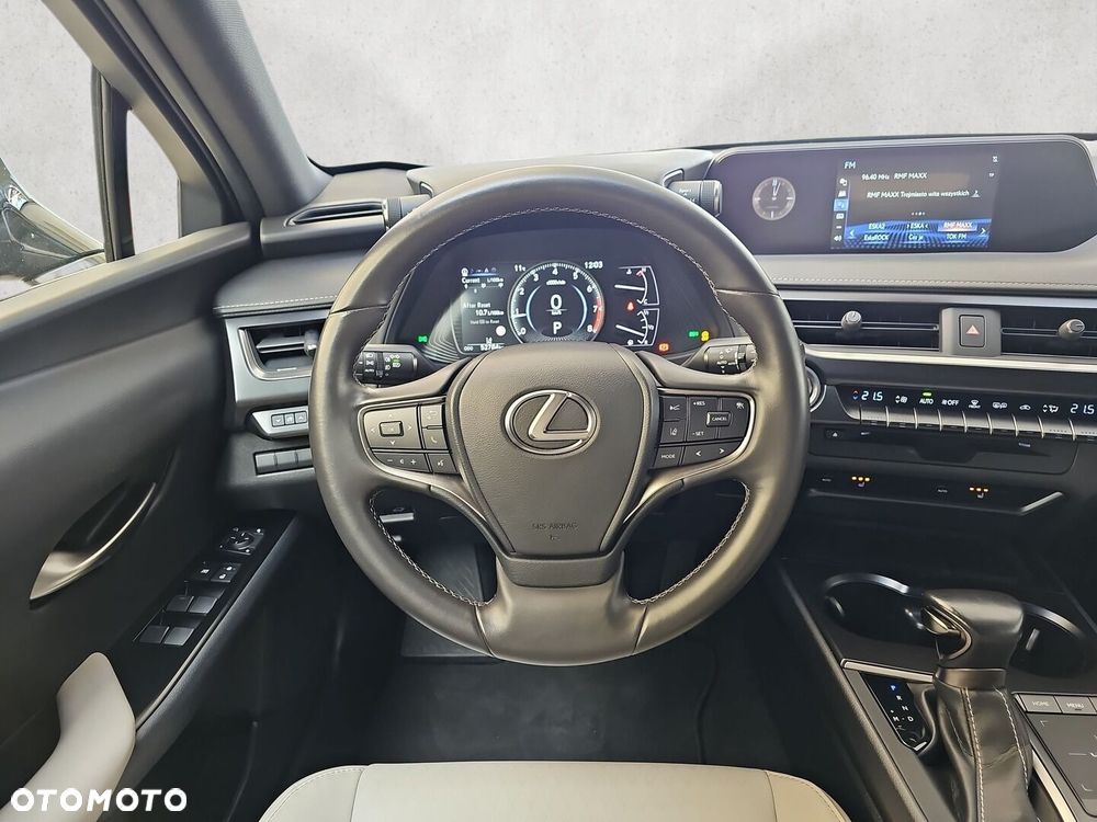 Lexus UX - 30