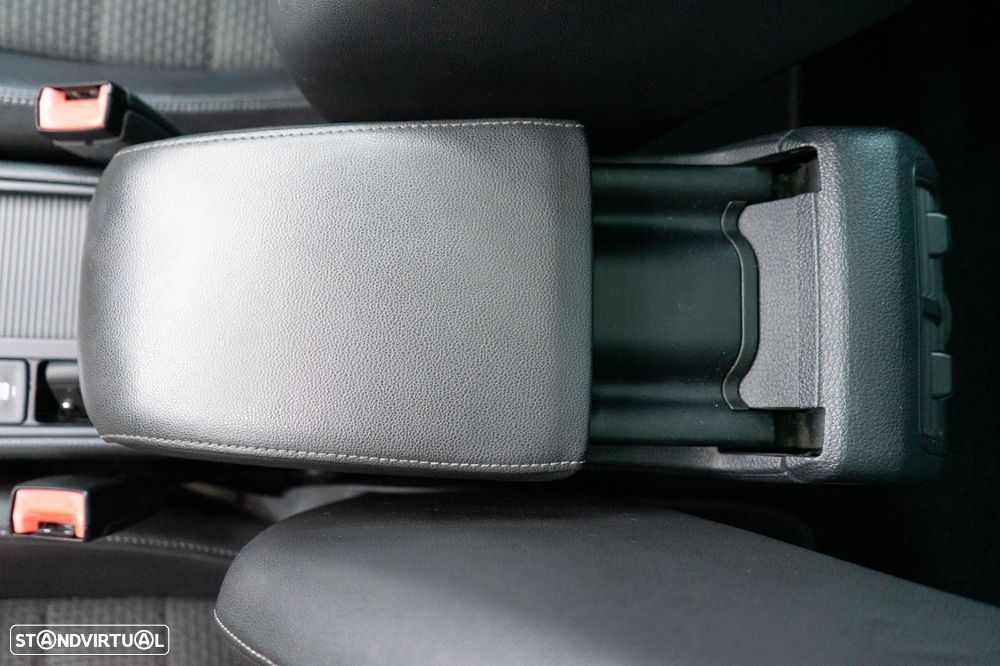 VW Golf Variant 1.6 TDi R-Line DSG - 32