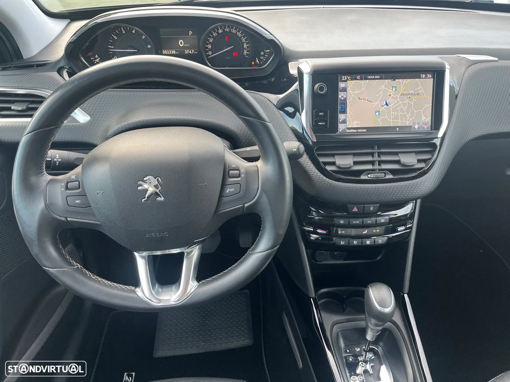 Peugeot 2008 1.2 PureTech Allure EAT6 - 12
