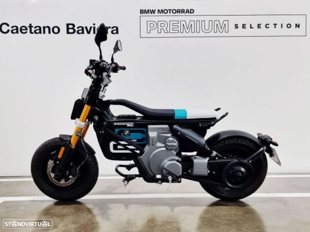 BMW CE 02 Cosmicblack - 1