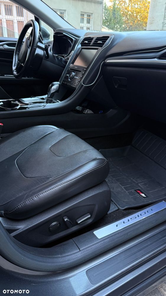 Ford Fusion - 19