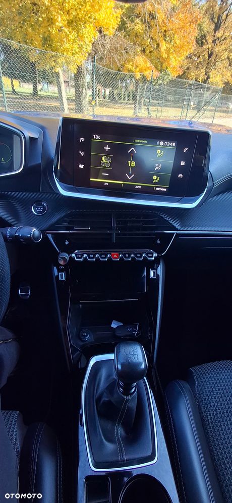 Peugeot 208 PureTech 100 GT - 22