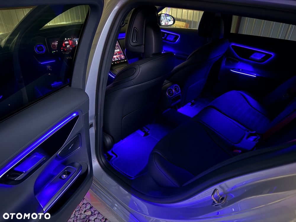 Mercedes-Benz Klasa C 220 d 4Matic T 9G-TRONIC AMG Line - 33