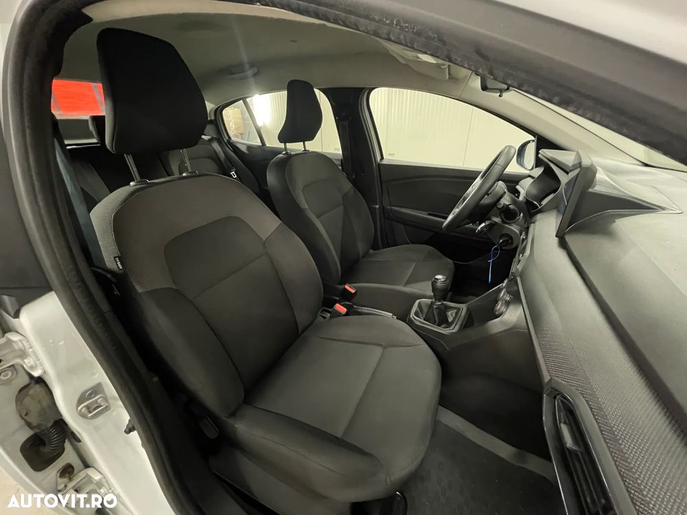 Dacia Logan TCe 90 Essential - 11