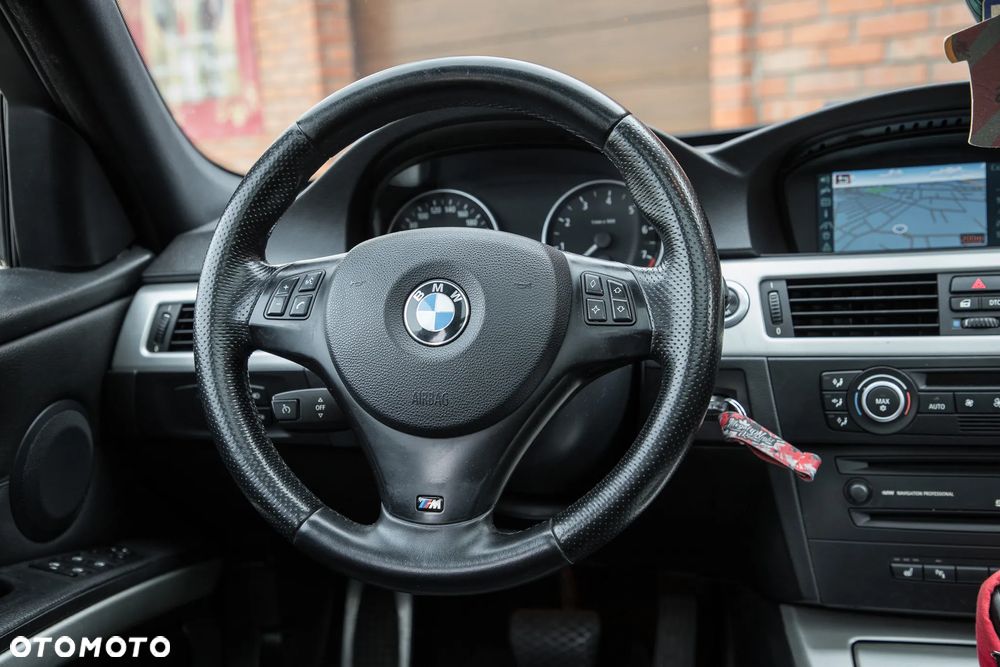 BMW Seria 3 330xi Touring - 28
