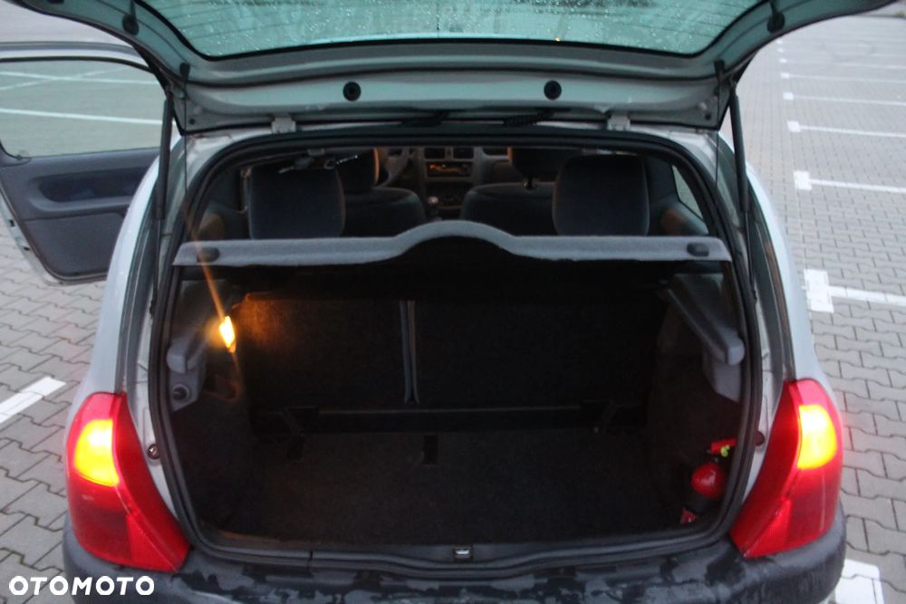 Renault Clio 1.2i RT - 8