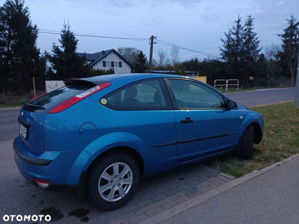 Ford Focus 1.6 16V Ambiente - 11