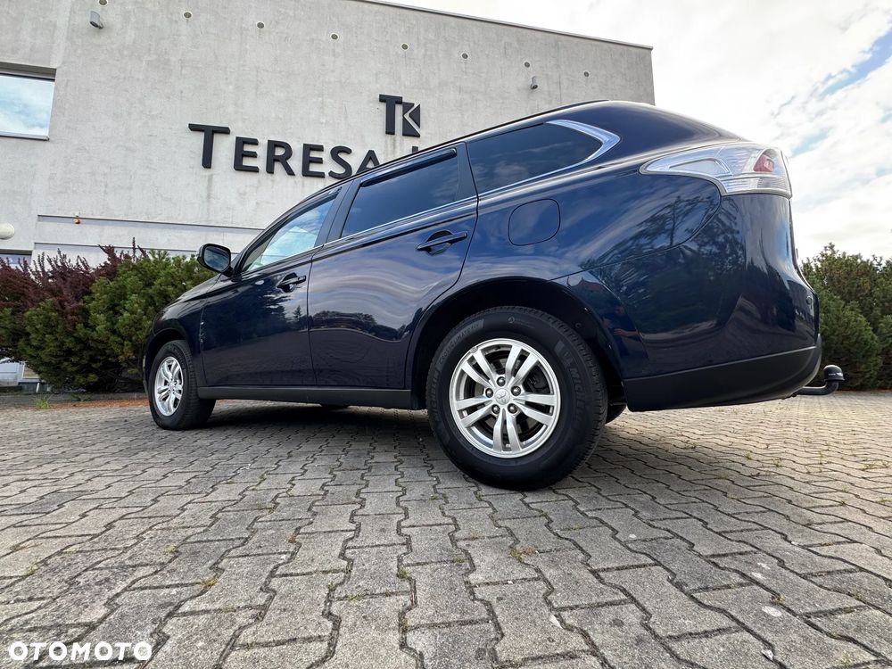 Mitsubishi Outlander 2.0 Invite + 2WD - 12