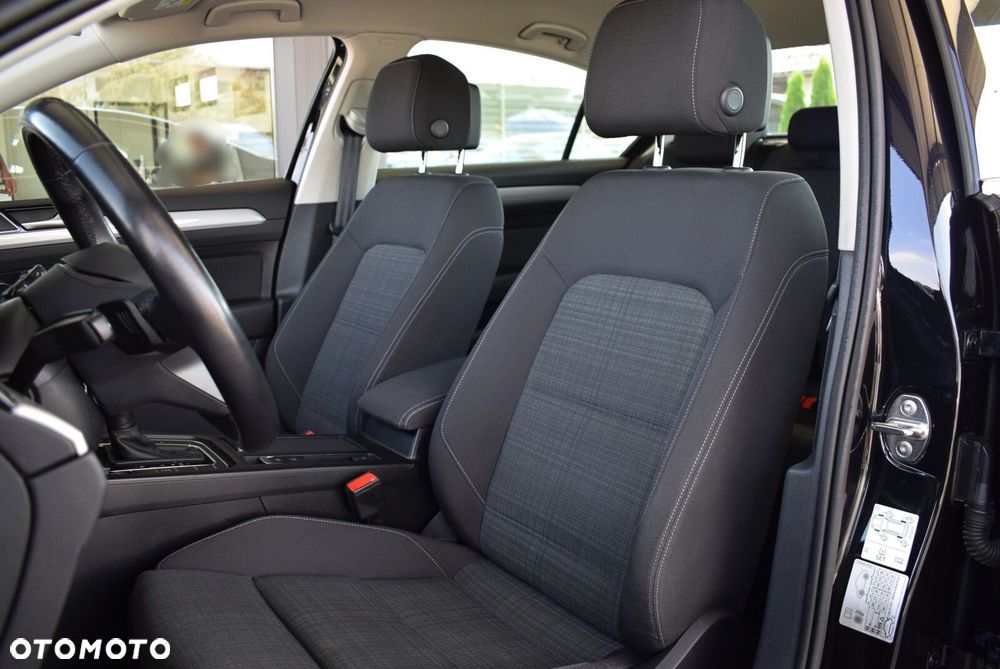 Volkswagen Passat - 12
