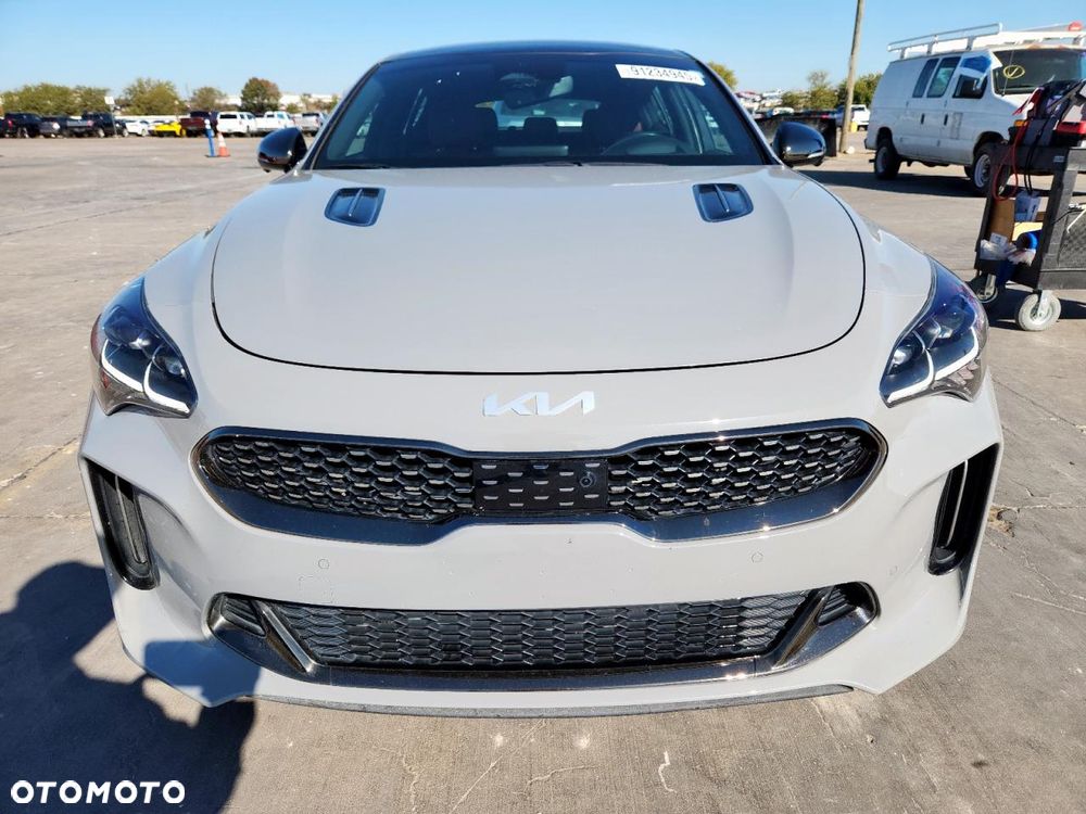 Kia Stinger - 2