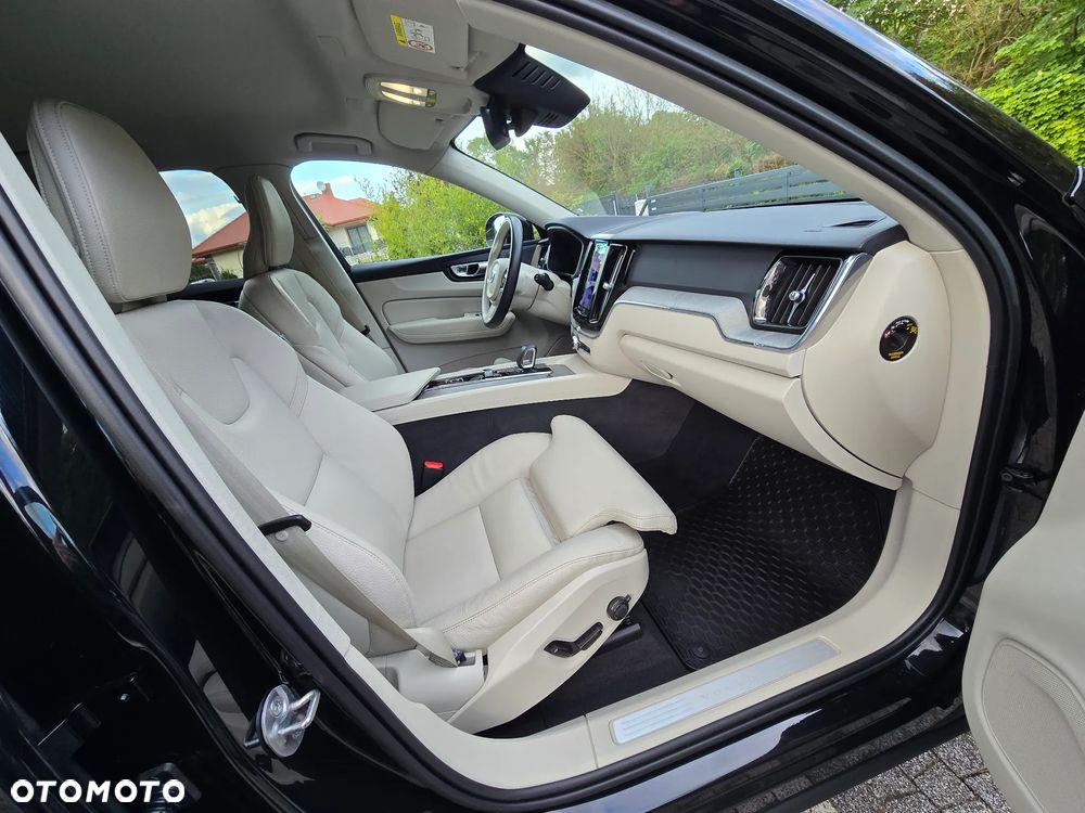 Volvo XC 60 B4 D AWD Plus Bright - 12