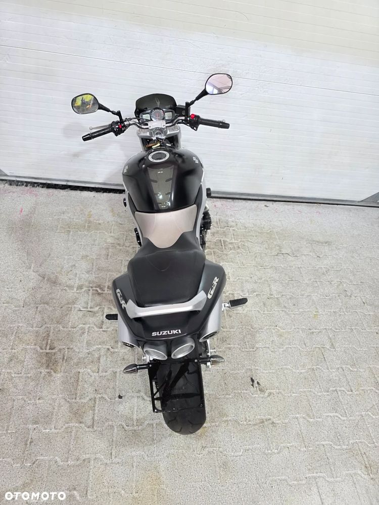 Suzuki GSR - 28