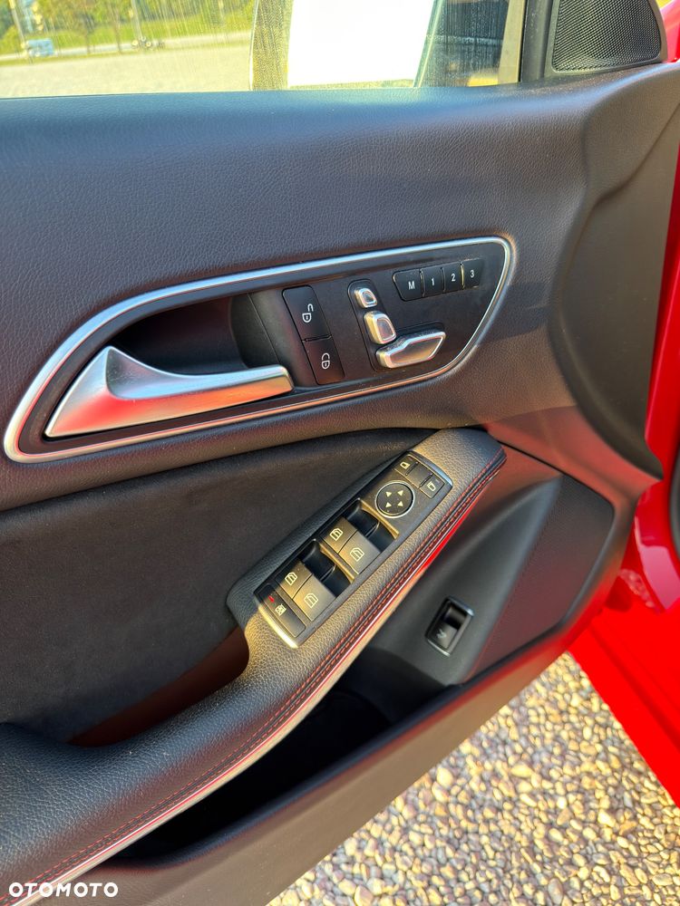 Mercedes-Benz CLA 250 4-Matic AMG Line - 14