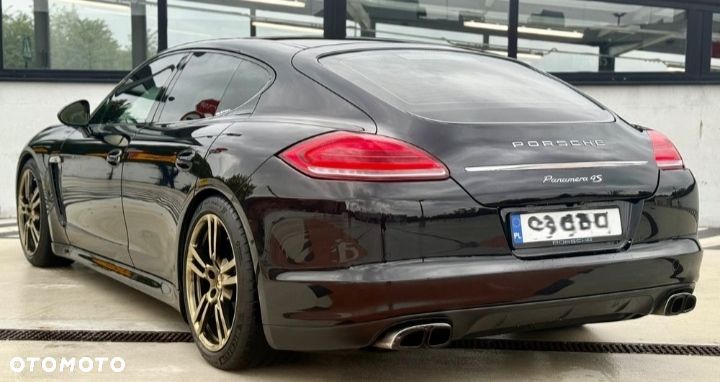 Porsche Panamera 4S - 11
