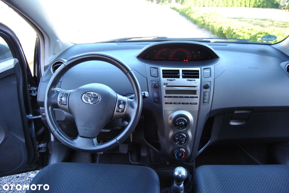 Toyota Yaris 1.33 VVT-i Executive - 4