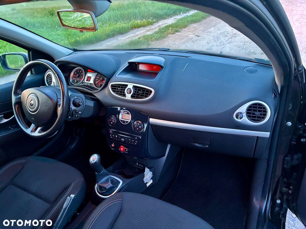 Renault Clio - 24