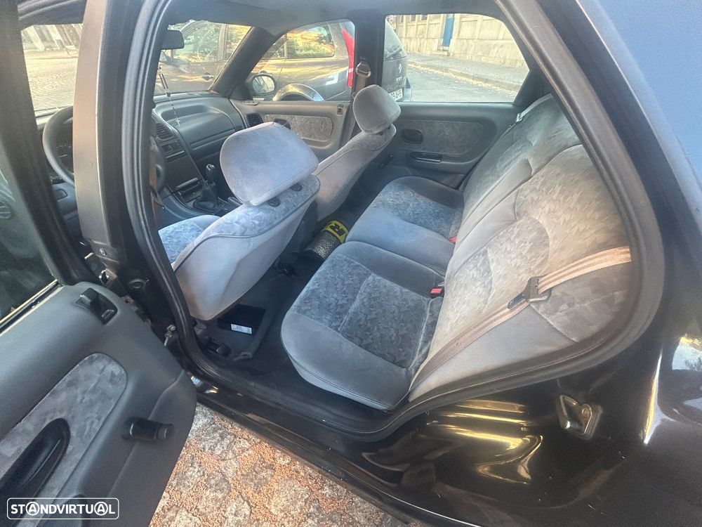 Renault Laguna 1.8 RT - 9