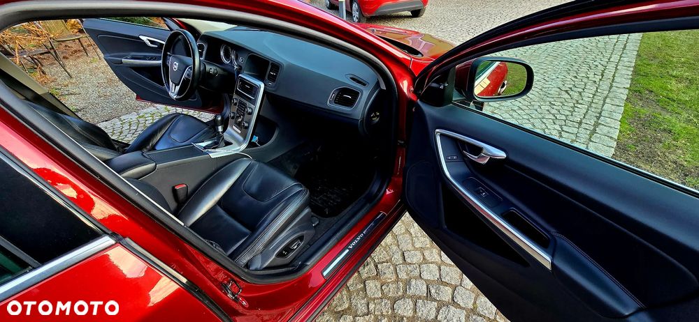 Volvo V60 D4 R-Design Summum - 10