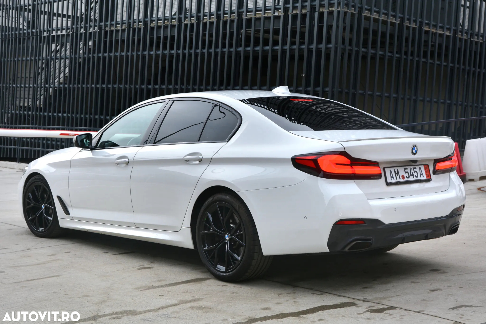 BMW Seria 5 530d AT MHEV - 4